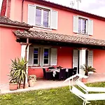 Giulia A Villa Montecarlo
