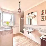 Giulia A Villa Montecarlo