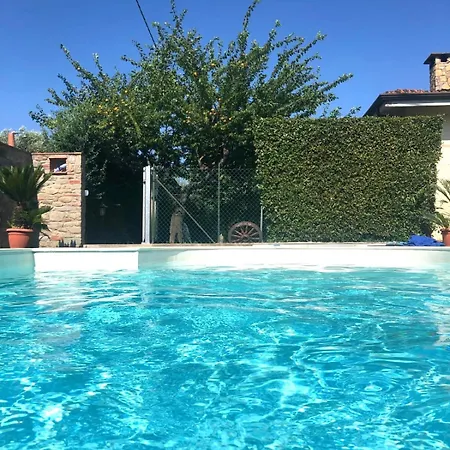 Giulia A *