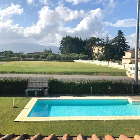Giulia A Villa Montecarlo